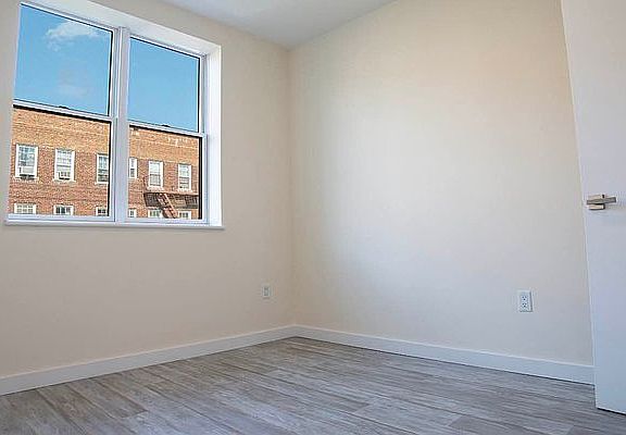 5th image of 596 E 19th St APT 4C