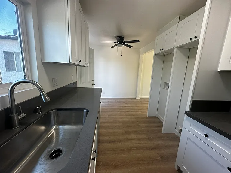 1529 3/4 W 105th St #1529-3/4 — Photo 6