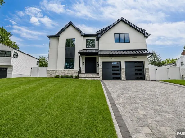190 Denver Rd, Paramus, NJ 07652