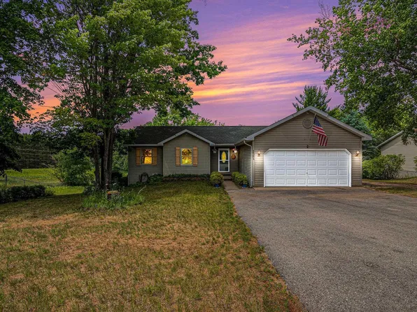 1564 Green Lawn Dr, Grawn, MI 49637