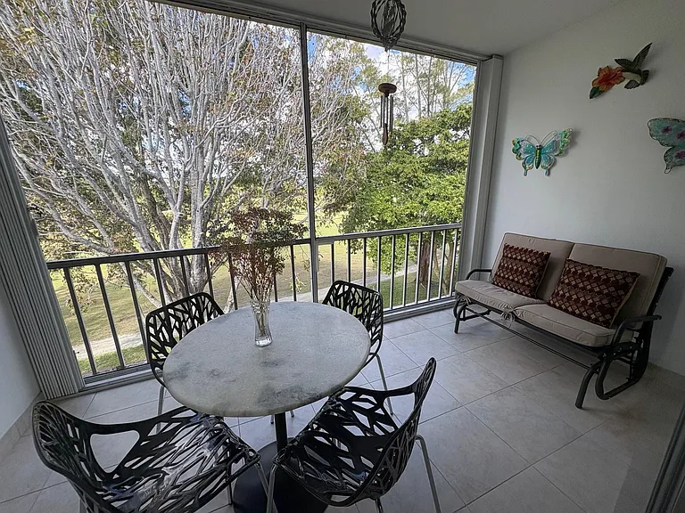 1055 Country Club Dr #404 — Photo 2