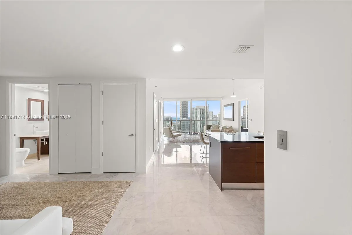 Building Photo - 495 Brickell Ave #5003