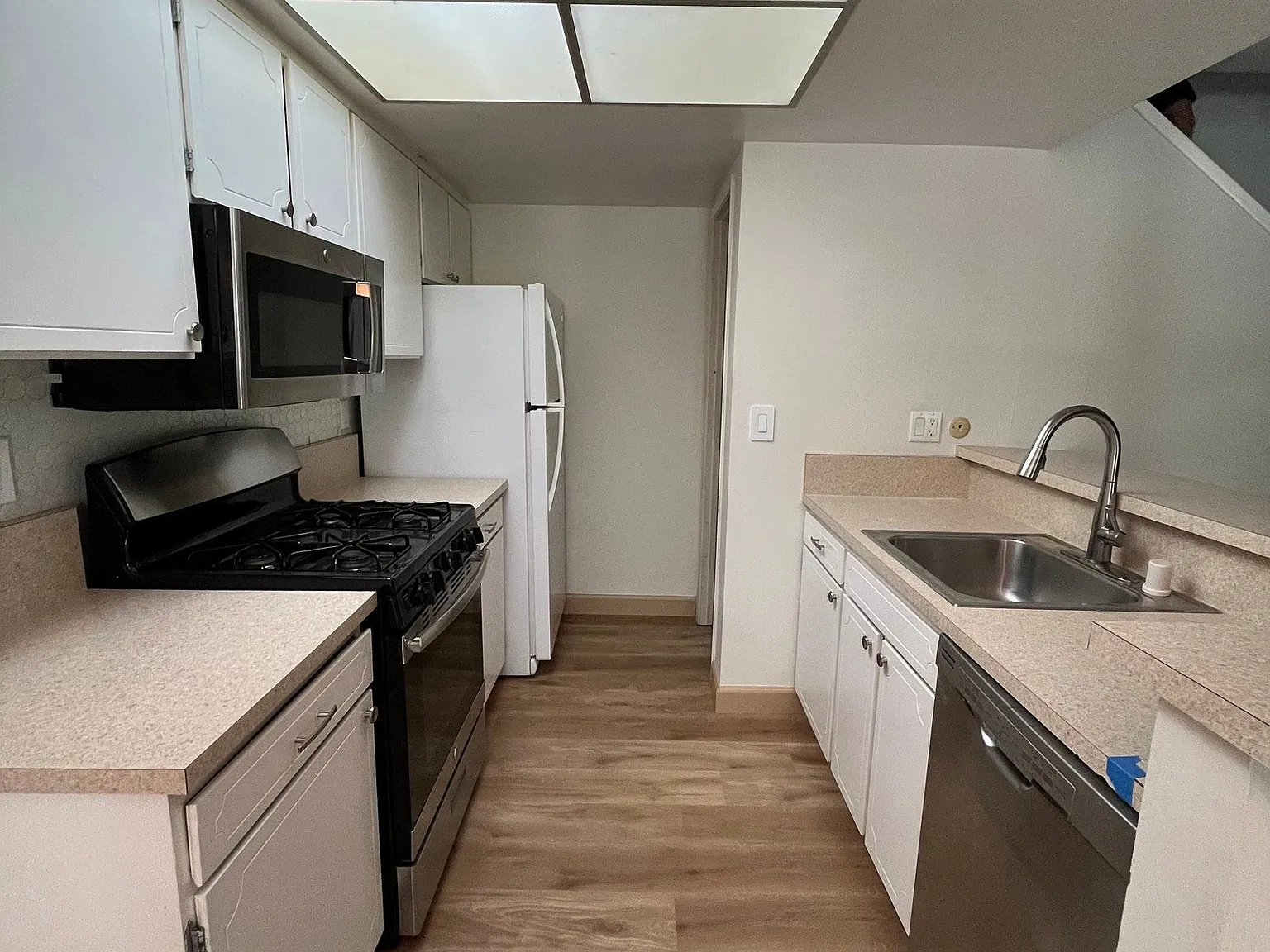 2 bed, 1.0 bath, $2,695 — Photo 4