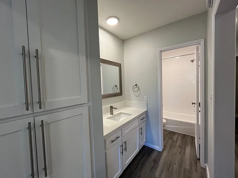 1635 North Martel Avenue — Photo 18