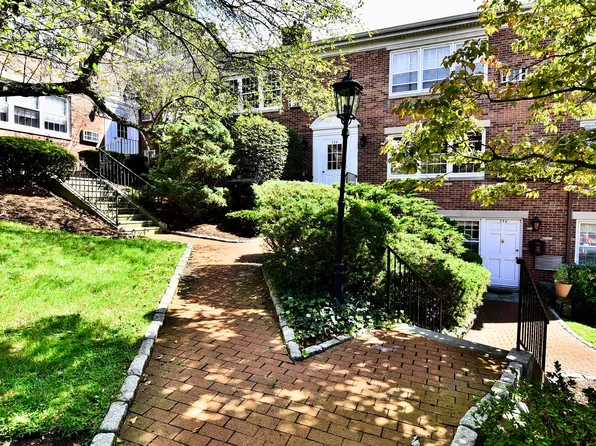 234 Park Street APT 19, New Canaan, CT 06840