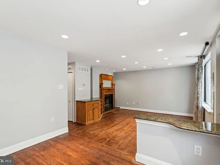 2028 Arch St — Photo 3