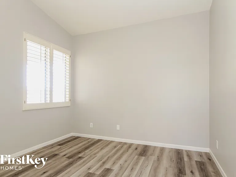 3949 N 111th Dr — Photo 10