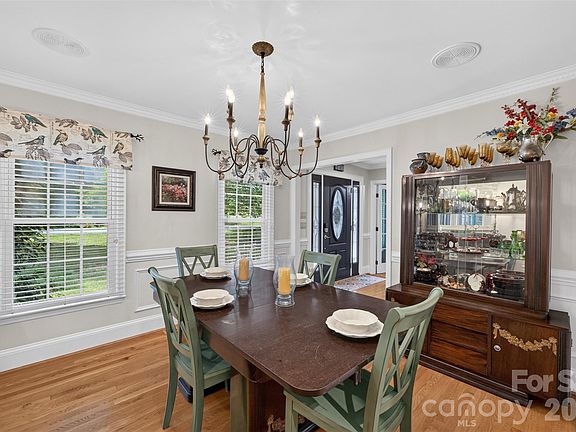 5th image of 5843 Potomac Dr NW