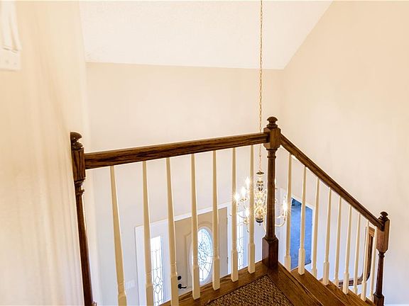 5th image of 2700 Bradbury Dr