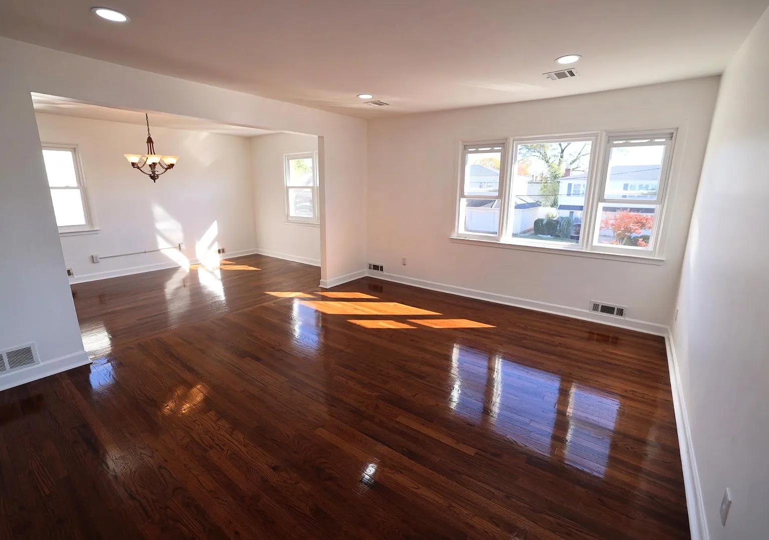 3 bed, $2,850 — Photo 2
