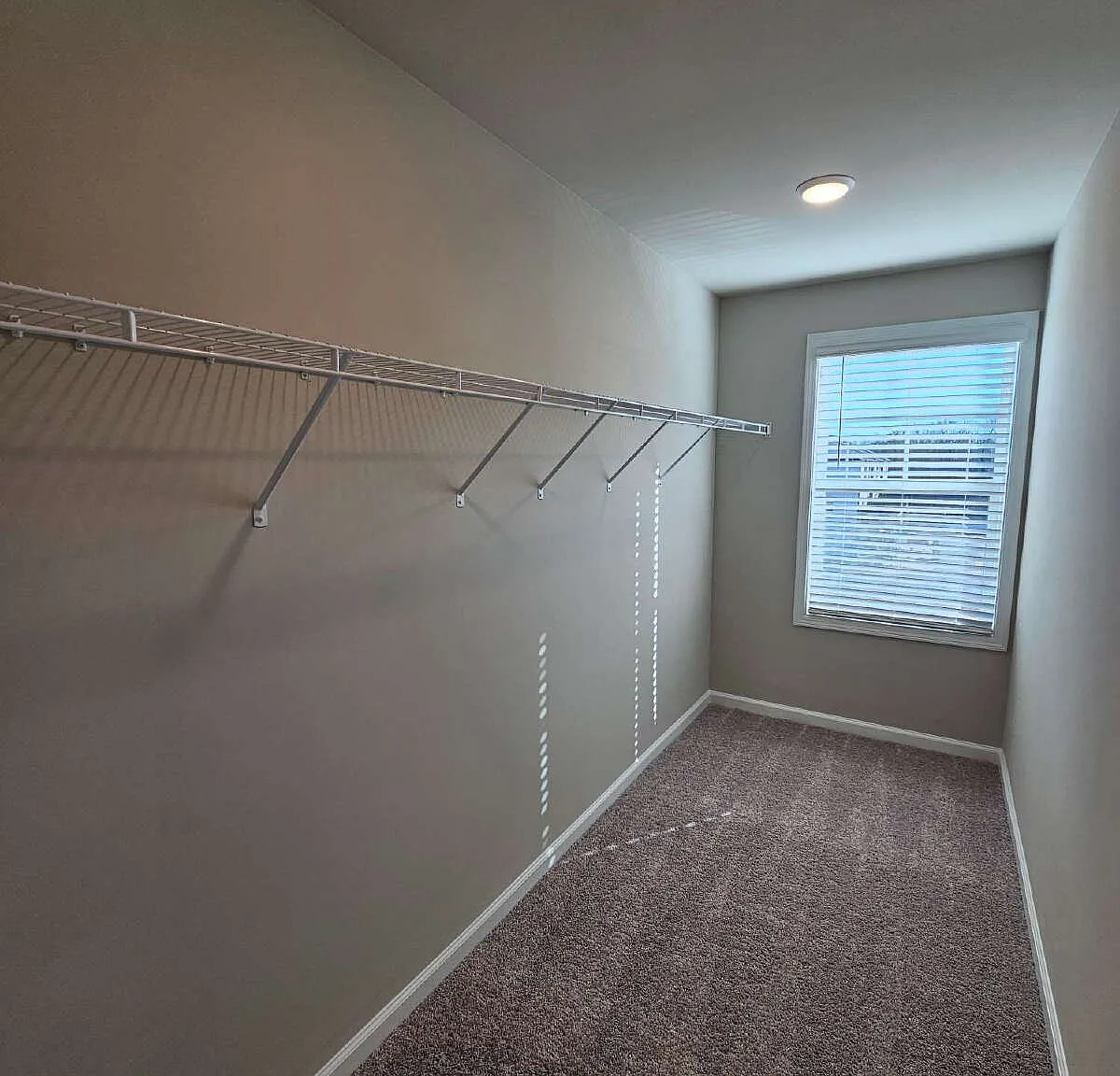 4 bed, 3.5 bath, 1919 sqft, $2,300 — Photo 2