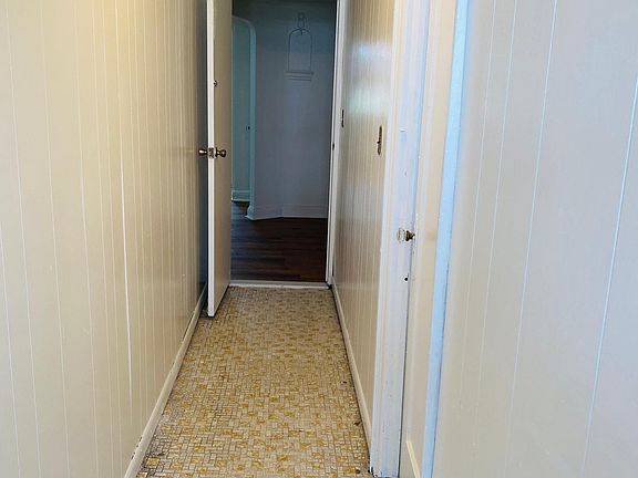 4th image of 1363 Merry Ave