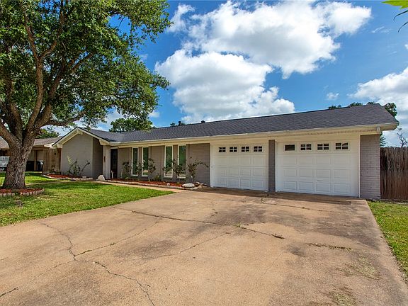 2nd image of 1817 Laura Ln