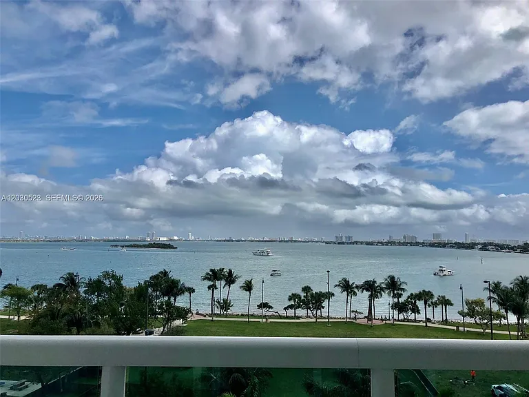 1800 N Bayshore Dr #605 — Photo 15