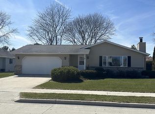 2422 N 27th Pl, Sheboygan, WI 53083