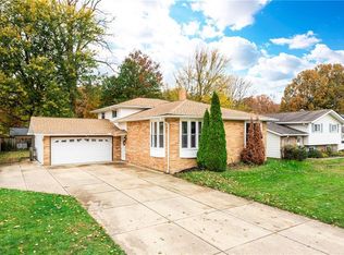 5256 Devon Dr, North Olmsted, OH
