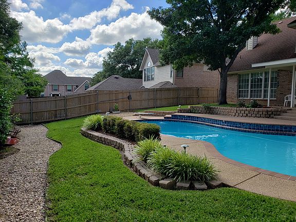 3rd image of 2525 Waltham Dr