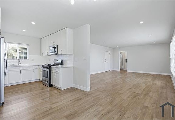 4th image of 5036 Coliseum St APT 4