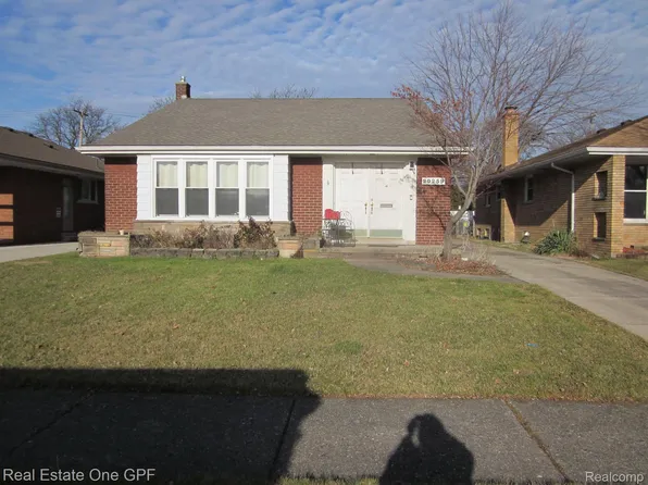 20259 Van Antwerp St, Harper Woods, MI 48225