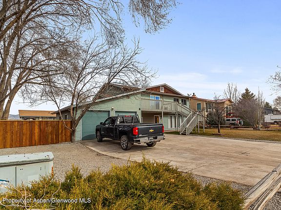 3rd image of 824 W 5th St