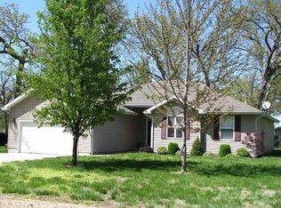 203 W Oak St, Nixa, MO 65714