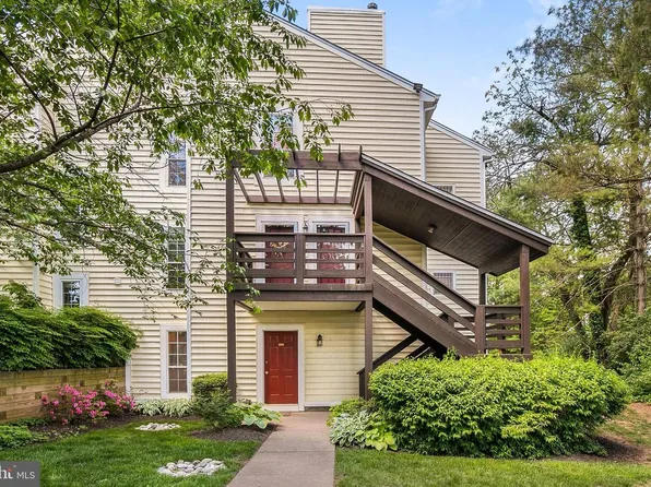 9937 Oakton Terrace Rd, Oakton, VA 22124