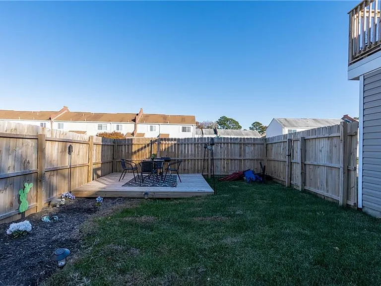 5900 Clear Springs Ct — Photo 23