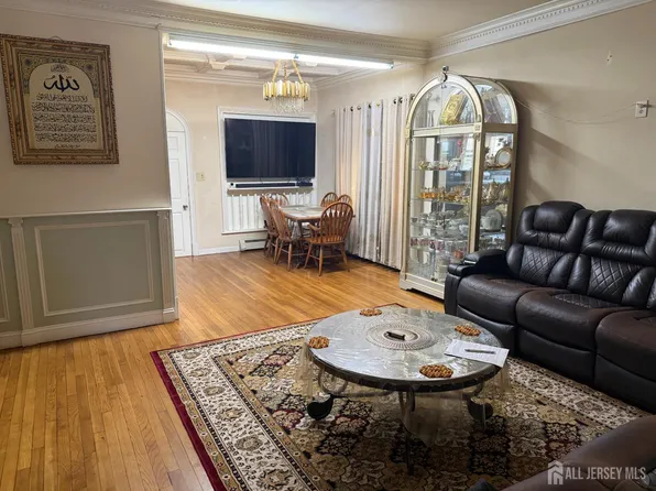 118 Swarthmore Ter, Metuchen, NJ 08840