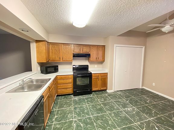 4th image of 10867 Cabbage Pond Ct