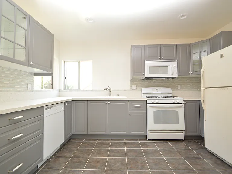 1918B Carmelina Dr — Photo 4