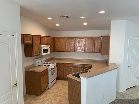 3rd image of 2487 Sabino Dr