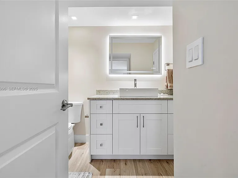 230 Lakeview Dr #106 — Photo 26