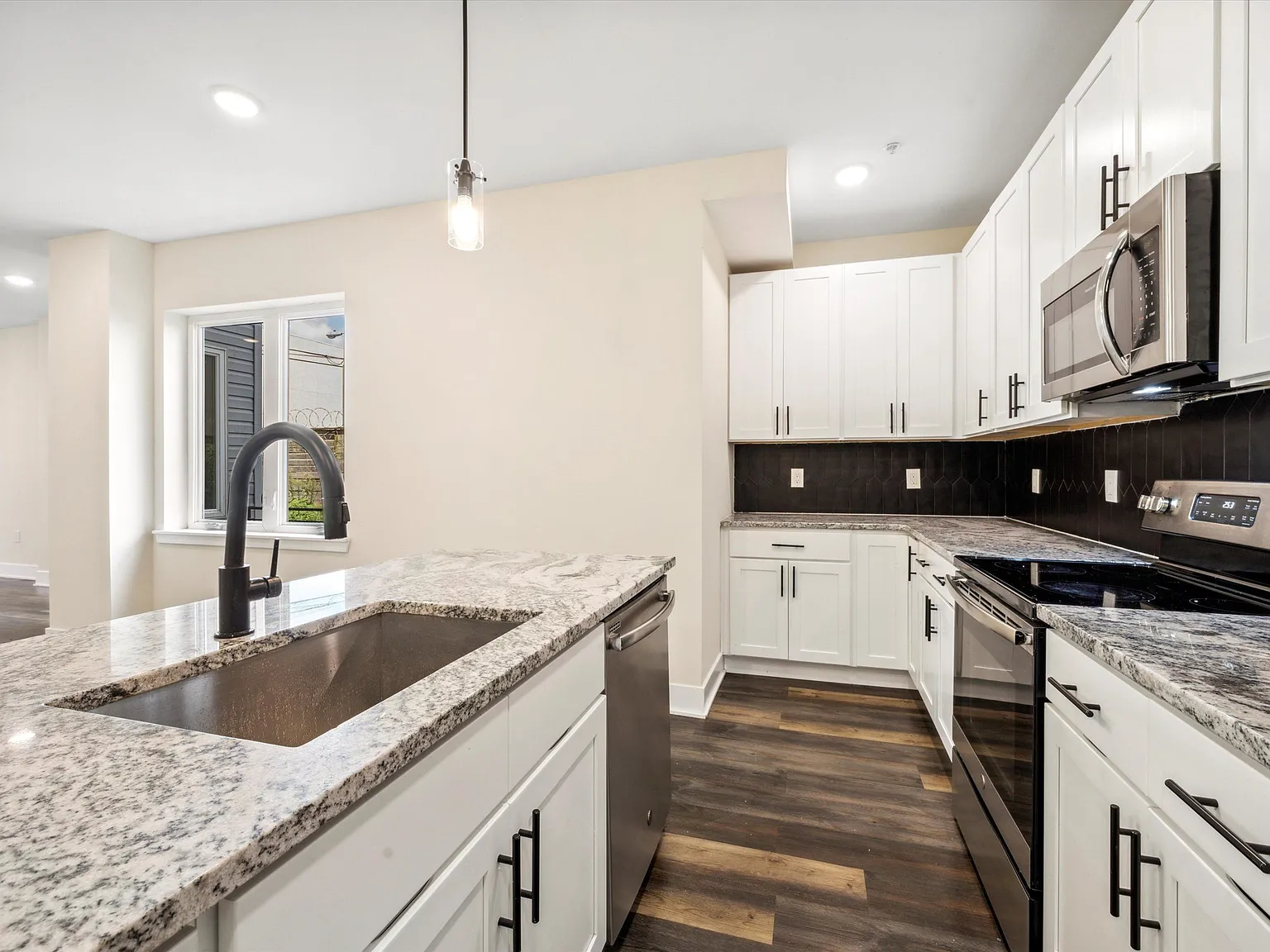 1804 W Berks St Unit A — Photo 4