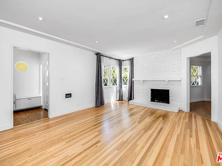 1400 W Clark Ave — Photo 8