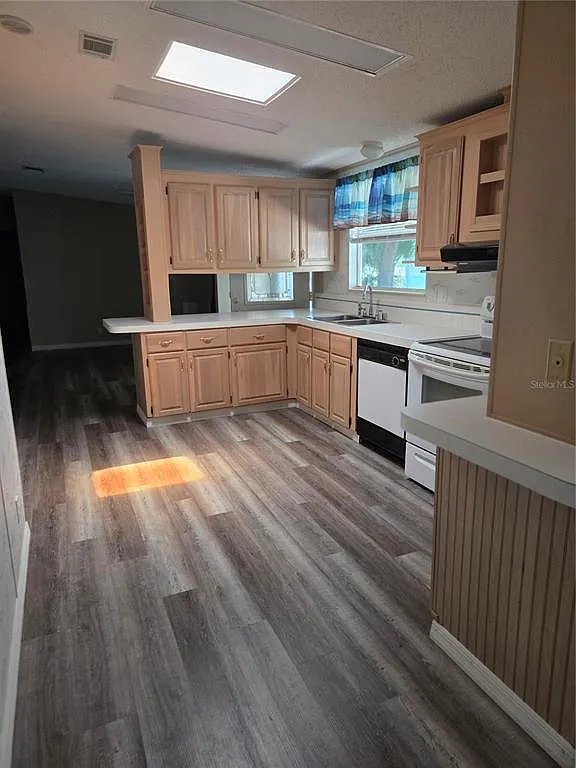 3 bed, 2.0 bath, 1568 sqft, $1,600 — Photo 4