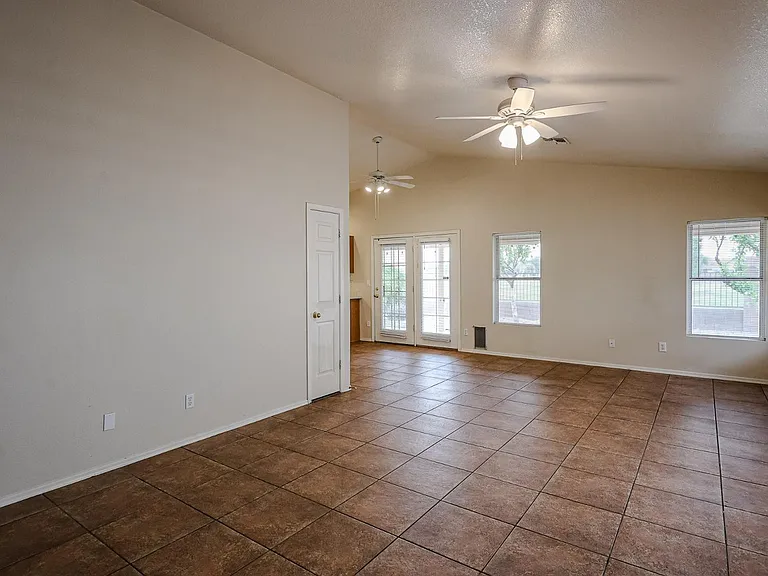 10935 W Ruth Ave — Photo 6