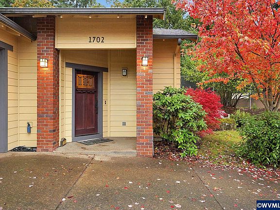 2nd image of 1702 Schoolhouse Ct NW
