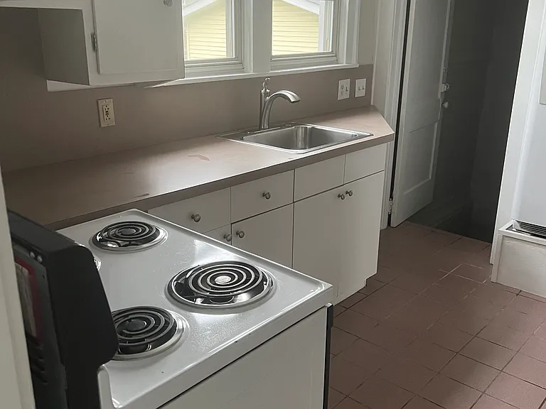 508 N Troy St — Photo 8