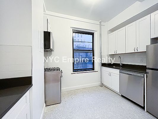 1st image of 325 W 77th St APT 6E