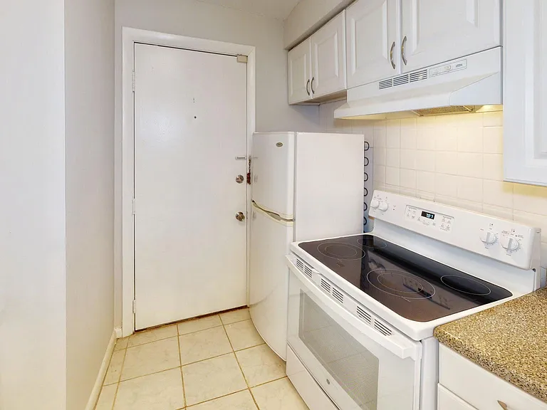 502 Oak St #7 — Photo 5
