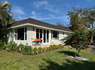 215 Lanchester Ct, Naples, FL 34112