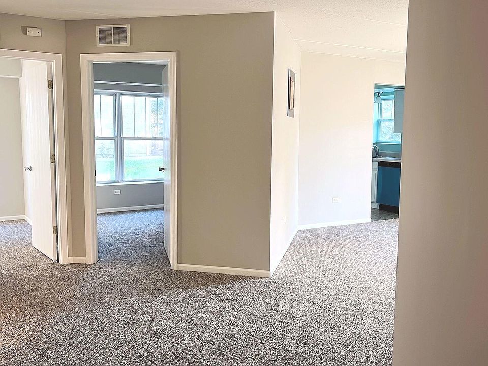 2 other rooms , view from the hallway