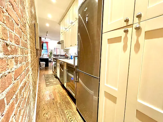 Rented by Compass | media 18