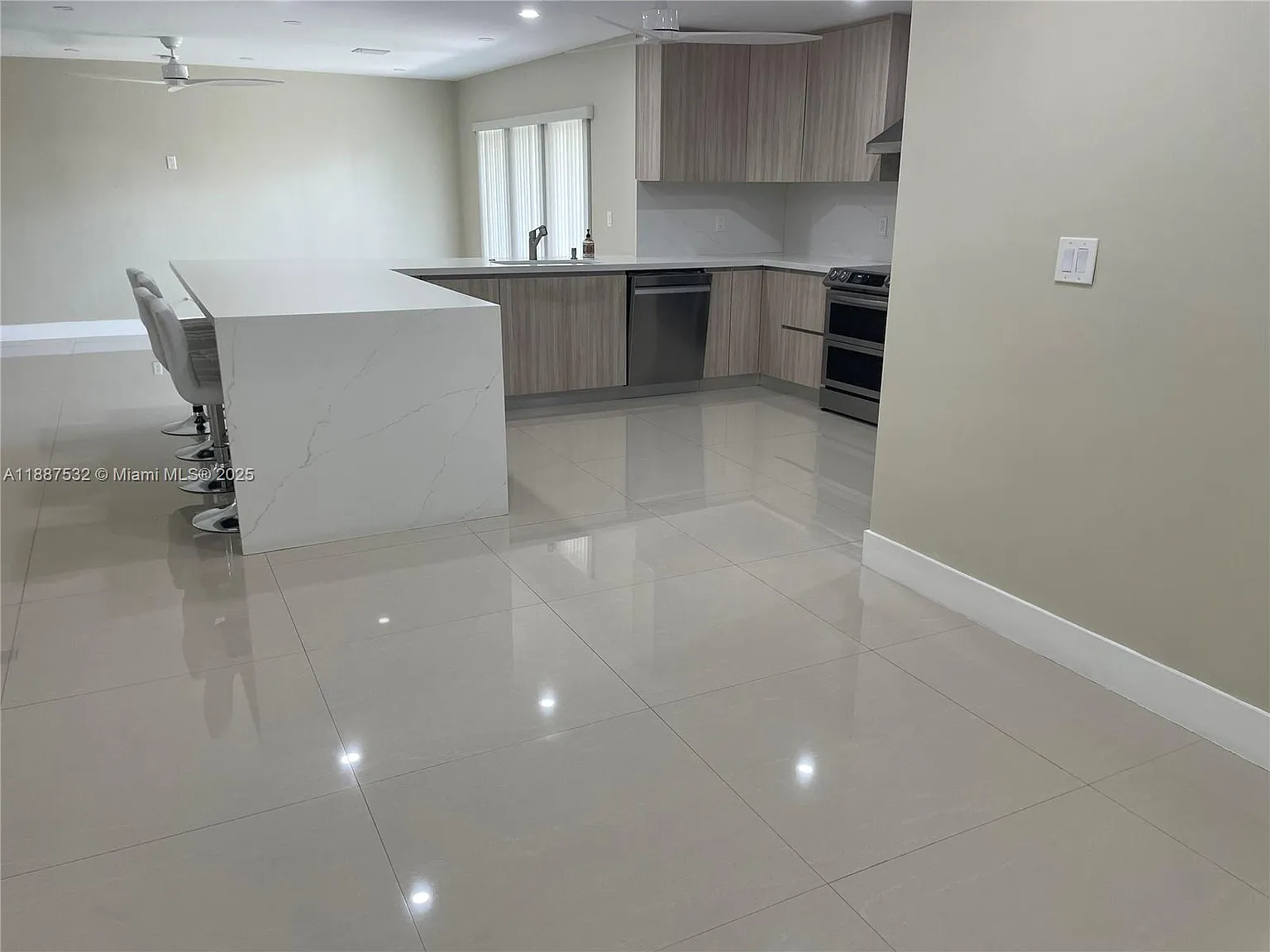 3 bed, 1700 sqft, $4,000 — Photo 3