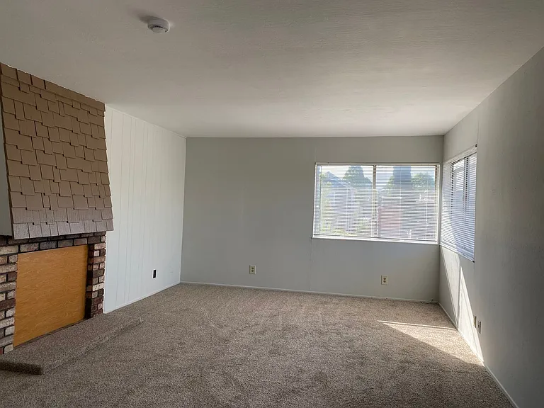 1619 Broadway — Photo 4