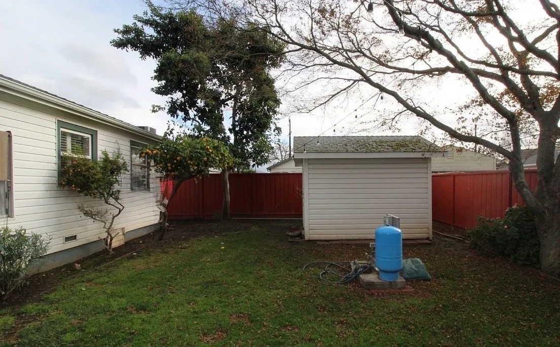2 bed, 1010 sqft, $3,300 — Photo 3