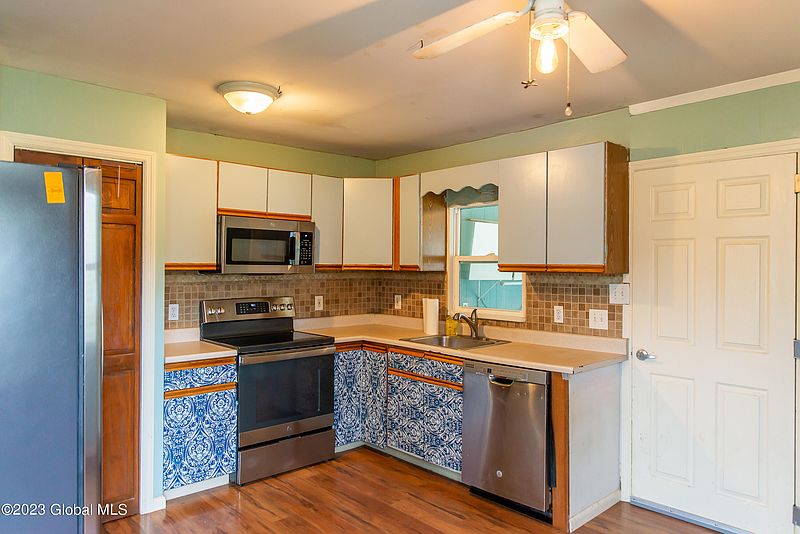 2nd image of 17 Sherwood Drive