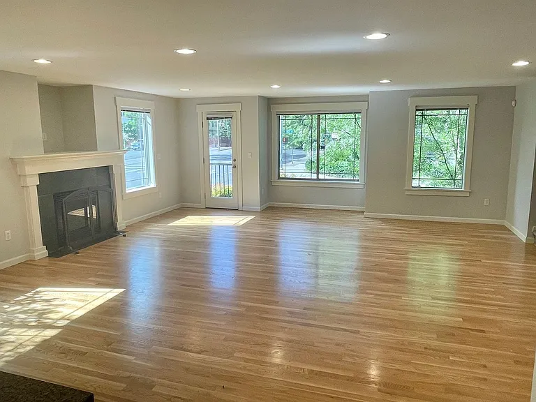 3503 NE 110th St — Photo 3
