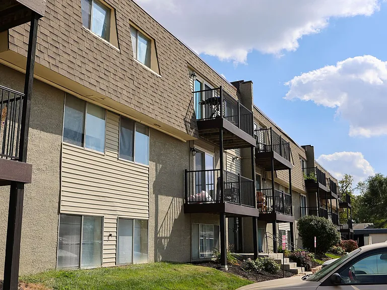Cottonwood Apartments — Photo 1