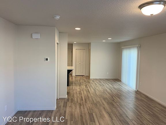 5th image of 524 NE 138th Pl